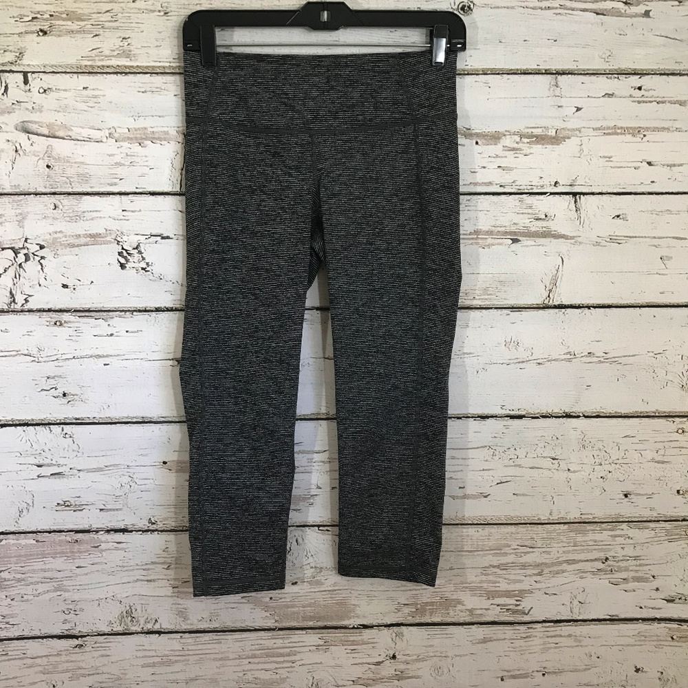 Old Navy Gray Black Striped Leggings.